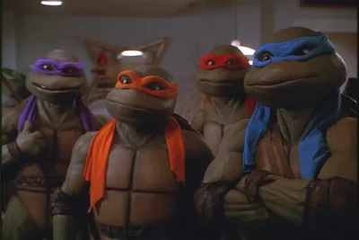 Les quatre Tortues Ninja en costumes dans le film culte de 1990